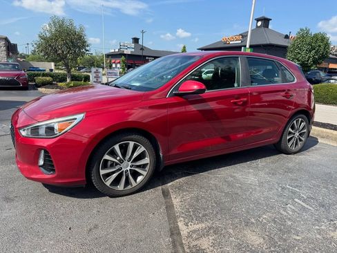 Used 2018 Hyundai Elantra GT FWD image 2