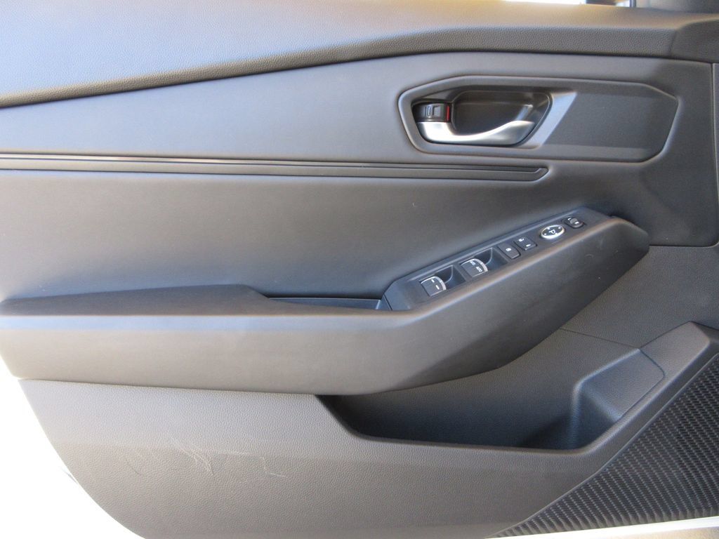 Used 2023 Honda Accord EX image 9