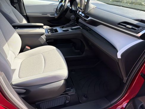 Certified 2025 Toyota Sienna LE w/ LE Plus Package FWD image 24