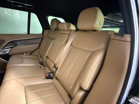 Used 2025 Land Rover Range Rover SE AWD/4WD image 19