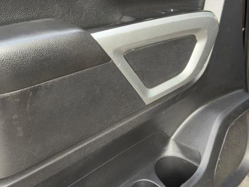Used 2018 Nissan Titan SV AWD/4WD image 31