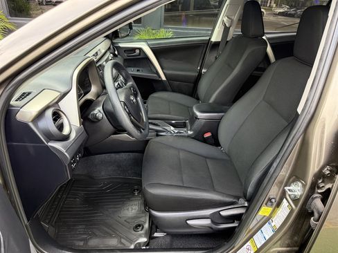 Used 2015 Toyota RAV4 LE AWD/4WD image 9