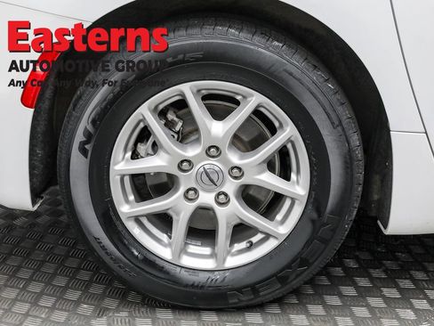 Used 2024 Chrysler Pacifica Touring-L image 28