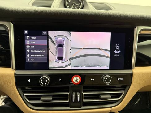 Used 2025 Porsche Macan image 17