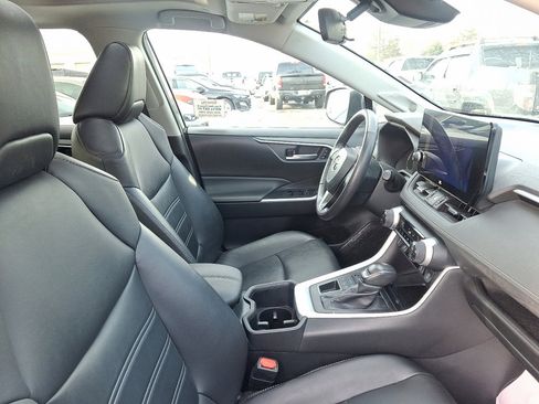 Used 2023 Toyota RAV4 XLE Premium image 11