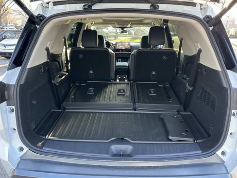 New 2026 Nissan Pathfinder Platinum AWD/4WD image 13
