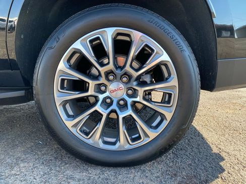 Used 2025 GMC Yukon Denali AWD/4WD image 33