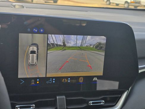 New 2027 Chevrolet Equinox LT w/ Convenience Package II FWD image 32