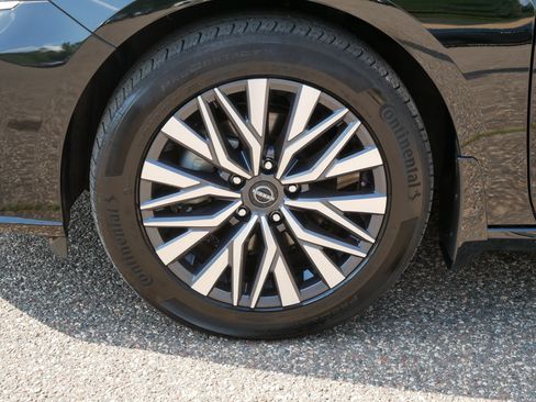Certified 2023 Nissan Altima 2.5 SV w/ SV Premium Package AWD/4WD image 15