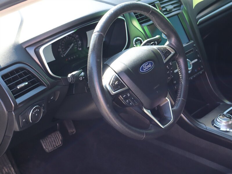 Used 2019 Ford Fusion Titanium AWD/4WD image 22