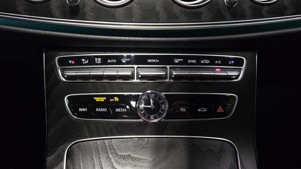 Used 2020 Mercedes-Benz E 350 4MATIC Sedan w/ Parking Assistance Package image 18