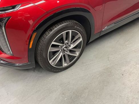 Used 2026 Cadillac Vistiq Sport w/ LPO, Floor Liner Package AWD/4WD image 4