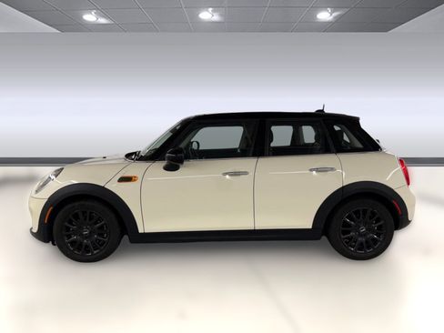 Used 2017 MINI Cooper 4-Door Hardtop image 2