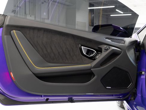 Used 2023 Lamborghini Huracan EVO image 12