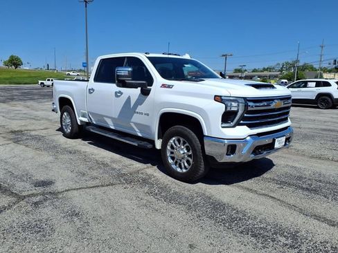 Used 2025 Chevrolet Silverado 2500 LTZ w/ LTZ Premium Package AWD/4WD image 8