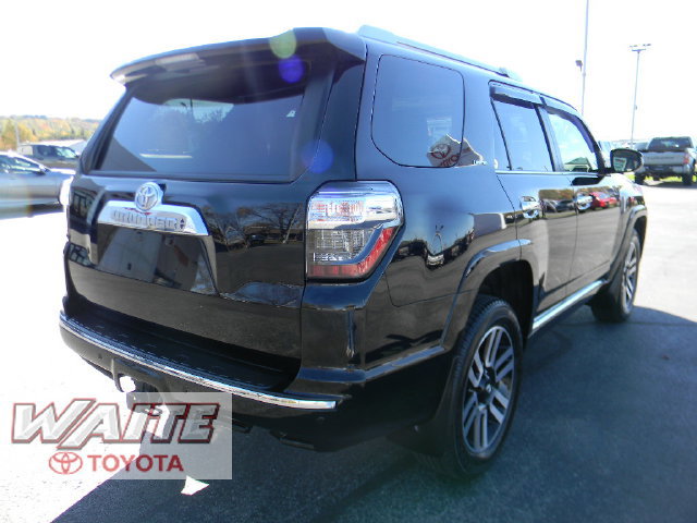 Used 2024 Toyota 4Runner Limited AWD/4WD image 2