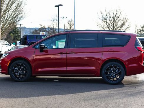 New 2026 Chrysler Pacifica Select w/ S Appearance Package AWD/4WD image 10