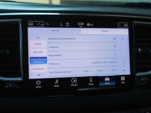 Used 2023 Chrysler Pacifica Touring-L FWD image 18