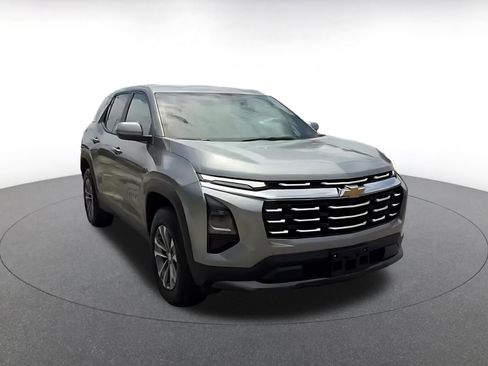 Used 2025 Chevrolet Equinox LT FWD image 3