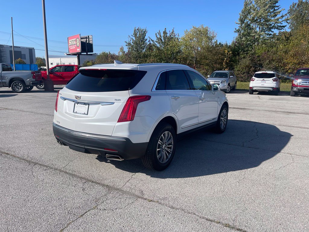 Used 2017 Cadillac XT5 Luxury w/ Driver Awareness Package FWD image 5