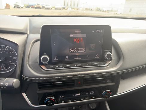 Used 2025 Nissan Rogue SV AWD/4WD image 16