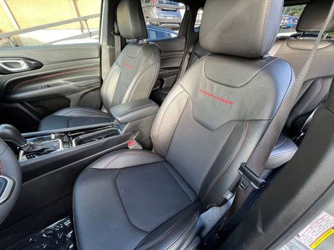 Used 2025 Jeep Compass Trailhawk image 36