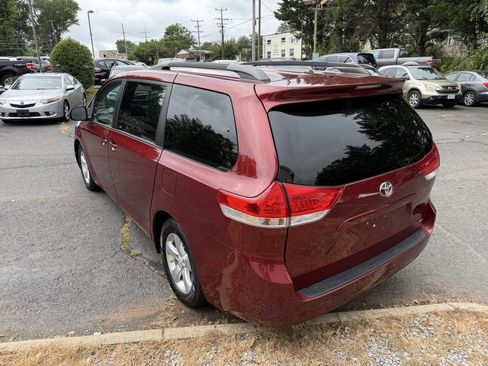 Used 2011 Toyota Sienna LE image 5
