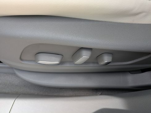 Used 2018 Cadillac XT5 Luxury w/ LPO, Wheel Lock Package AWD/4WD image 19