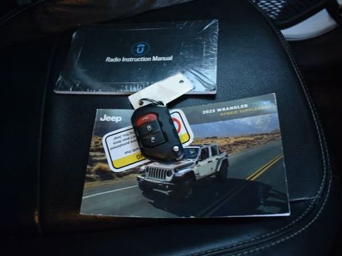 Used 2023 Jeep Wrangler Unlimited Sahara image 13