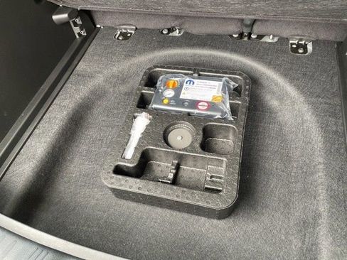 Certified 2024 Jeep Compass Limited w/ Sun and Sound Group image 22