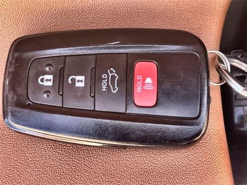 Used 2023 Toyota Highlander Platinum image 21