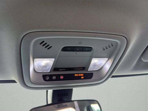 Used 2019 Chevrolet Traverse LT FWD image 20
