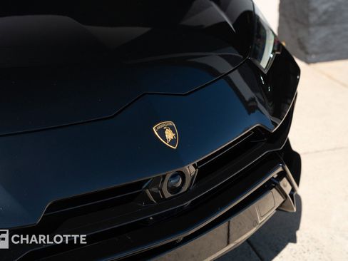 Used 2024 Lamborghini Urus S image 3