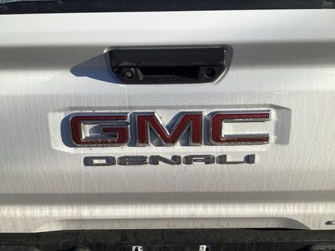 Used 2023 GMC Canyon Denali image 11