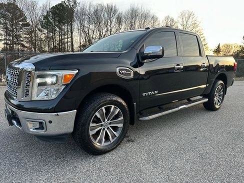 Used 2017 Nissan Titan SL image 1