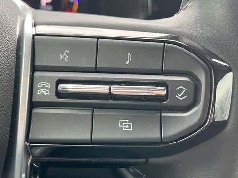 Used 2024 Chevrolet Colorado LT w/ LT Convenience Package image 10