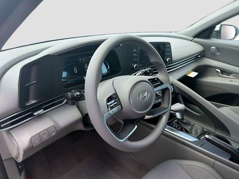 New 2026 Hyundai Elantra SE image 9