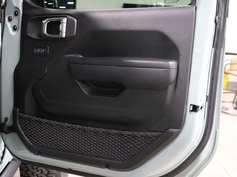 Used 2024 Jeep Wrangler Unlimited AWD/4WD image 21