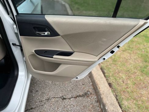 Used 2017 Honda Accord LX image 22