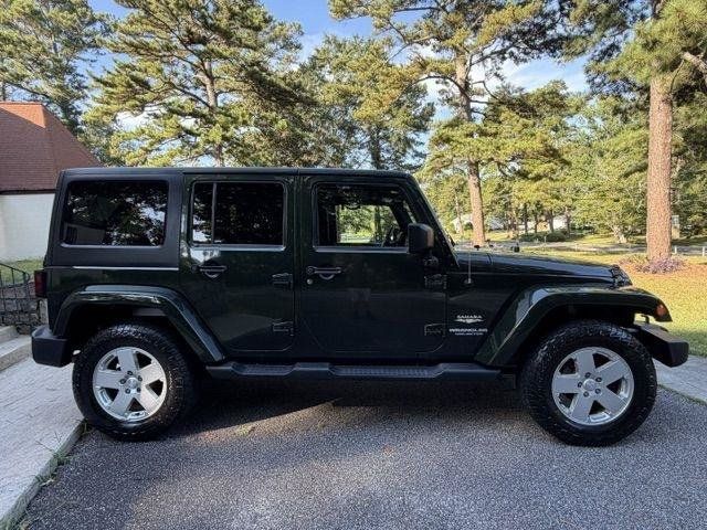 Used 2011 Jeep Wrangler Unlimited Sahara w/ Connectivity Group AWD/4WD image 5