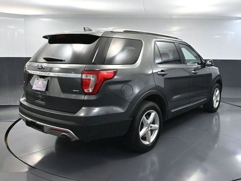 Used 2017 Ford Explorer XLT AWD/4WD image 10