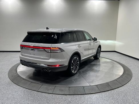 Certified 2022 Lincoln Aviator Reserve w/ Equipment Group 201A AWD/4WD image 6