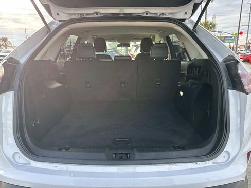 Used 2024 Ford Edge SEL image 8