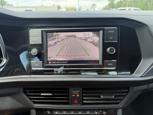 Used 2022 Volkswagen Jetta SE FWD image 19