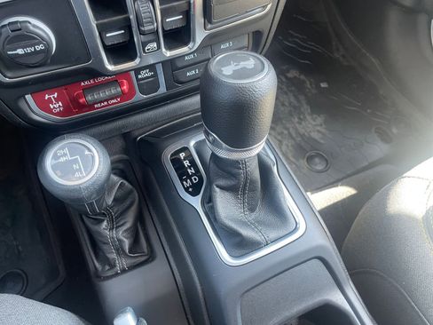 Used 2025 Jeep Wrangler Unlimited Sport AWD/4WD image 36