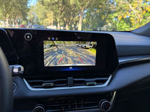 Used 2025 Chevrolet Equinox LT image 17