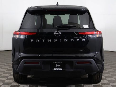 Used 2024 Nissan Pathfinder S image 10