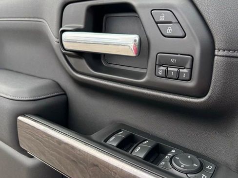 Used 2022 Chevrolet Silverado 2500 LTZ w/ Z71 Off-Road Package image 14