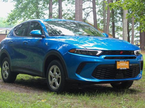 Certified 2024 Dodge Hornet GT image 1