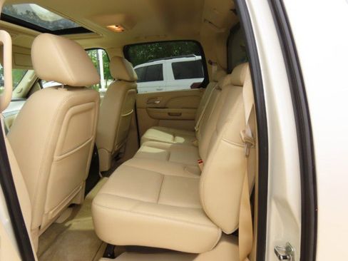 Used 2007 Cadillac Escalade EXT w/ Information Package image 17